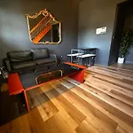 Chic Stay Near Downtown With Coffee Bar