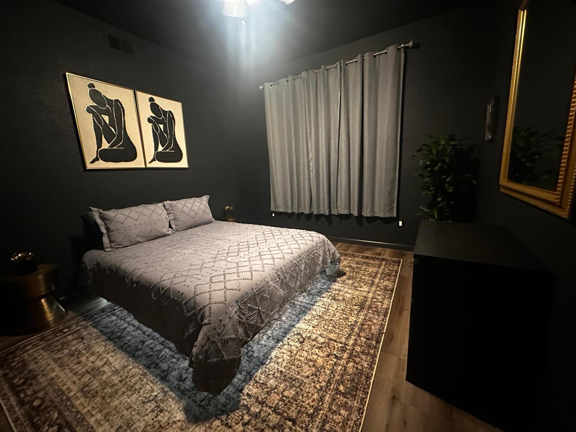 Chic Near Downtown With Coffee Bar Homestay