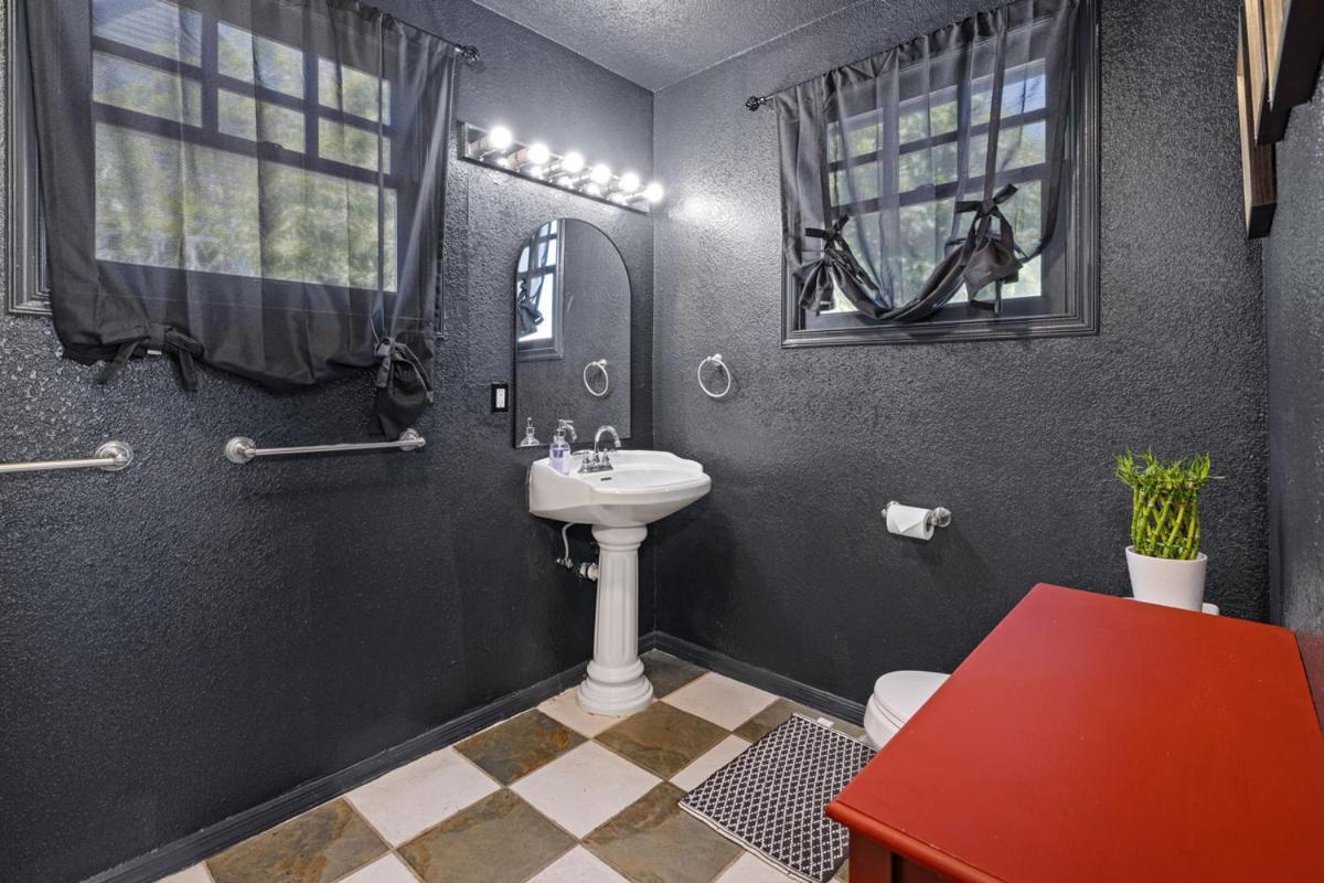Chic Near Downtown With Coffee Bar San Diego