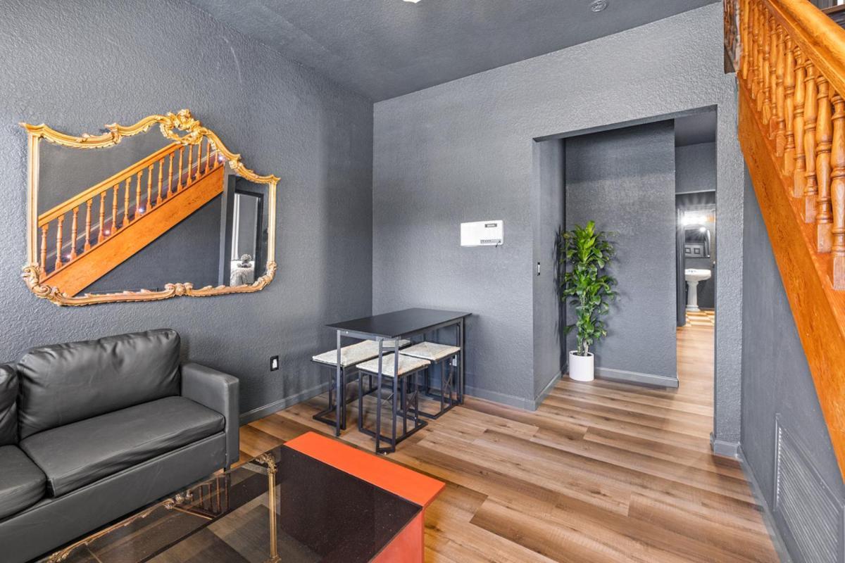 Homestay Chic Near Downtown With Coffee Bar